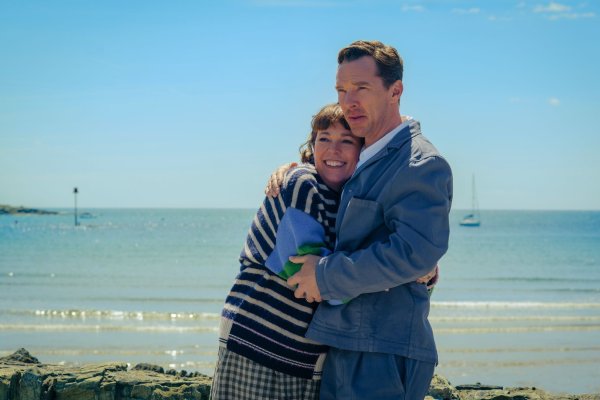 Olivia Colman und Benedict Cumberbatch spielen die Hauptrollen in der turbulenten Scheidungskomödie «Die Rosenschlacht». (Handout) - © Jaap Buitendijk/Disney/dpa