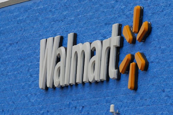 Die Kosten für Walmart steigen «jede Woche», sagt der Firmenchef. (Archivbild) - © Sue Ogrocki/AP/dpa