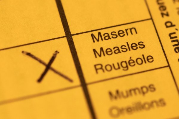 Impfpass mit Masern-Impfung - © Foto: Tom Weller/dpa