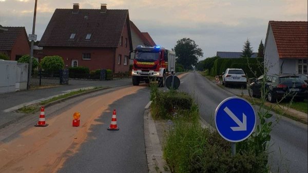 Etwa zwei Kilometer zog sich die Ölspur durch Hagen. - © Feuerwehr Lage