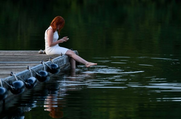 Auch im Urlaub wollen viele eine stabile Internetverbindung. - © Edith Geuppert/dpa