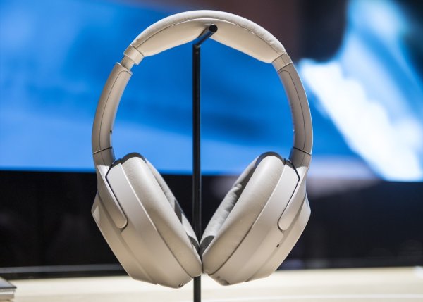 WH-1000XM3 von Sony - © Foto: Robert Günther/dpa-tmn