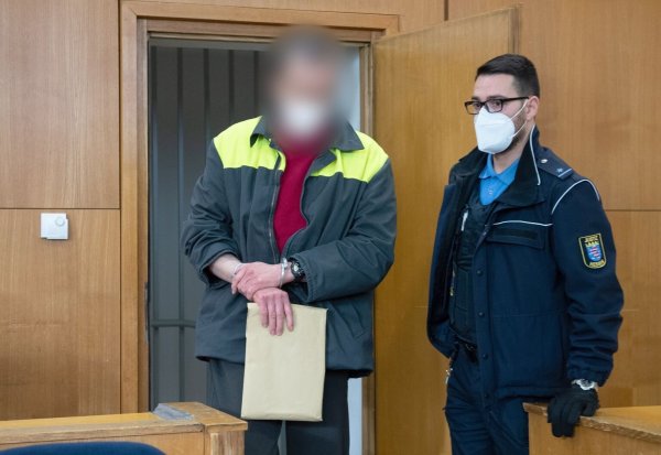 Prozess um NSU 2.0-Drohschreiben - © Foto: Boris Roessler/dpa Pool/dpa