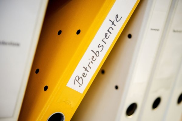 Die Anrechnung von Erwerbseinkommen auf eine Betriebsrente ist zulässig, wenn das in den Versorgungsbestimmungen ausdrücklich geregelt ist, entschied das Landesarbeitsgericht Düsseldorf. - © Karolin Krämer/dpa-tmn
