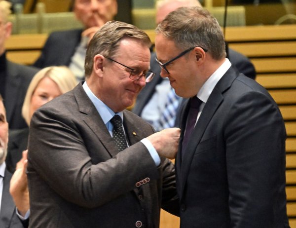 Thüringens Linke verhilft CDU-Chef ins Ministerpräsidentenamt. - © Martin Schutt/dpa