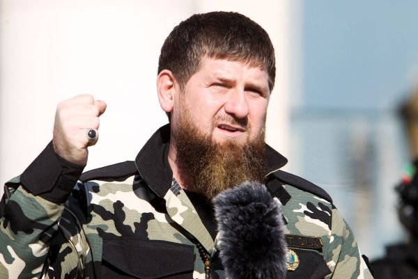 Der tschetschenische Machthaber Ramsan Kadyrow droht der Ukraine nach mehreren Drohnenangriffe mit Rache. (Archivbild) - © -/AP/dpa