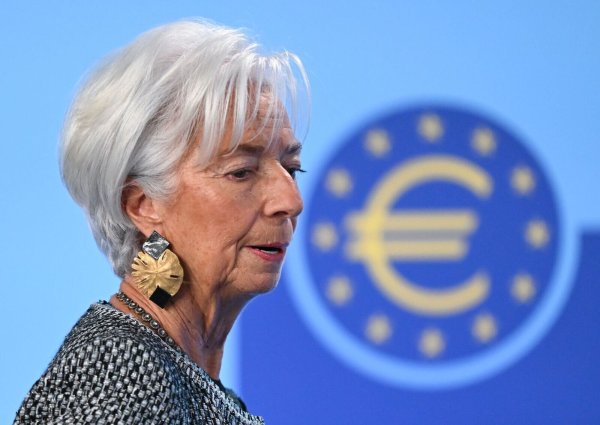 Notenbank-Präsidentin Lagarde weiter auf Kurs Zinssenkung - © Arne Dedert/dpa