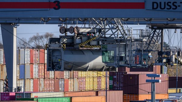 Die Wirtschaftsforscher des IfW zeigen sich in einer aktuellen Prognose pessimistischer für Deutschland. (Symbolbild) - © Hendrik Schmidt/dpa