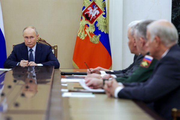 Putin lobte seine Militärs und Rüstungsfabriken für den Bau der neuen Rakete. - © Gavriil Grigorov/Pool Sputnik Kremlin/AP/dpa