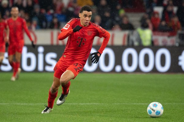 Immer Volldampf: Bayern-Star Jamal Musiala wird 2025 ständig in Aktion sein. - © Magdalena Henkel/dpa