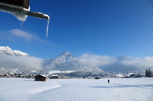 Bilderbuchweihnachtswetter wird in den Alpen und den Hochlagen der Mittelgebirge erwartet. (Archivbild) - © Karl-Josef Hildenbrand/dpa