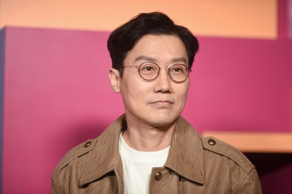 "Squid Game"-Schöpfer Hwang Dong-hyuk ist schockiert von Gewalt auf Schulhöfen. - © Richard Shotwell/Invision/AP/dpa