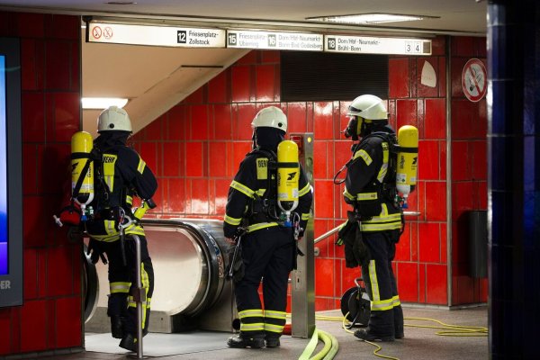 Bereits vor zwei Jahren hatte es in der U-Bahn-Station Ebertplatz gebrannt. (Archivbild) - © Thomas Banneyer/dpa