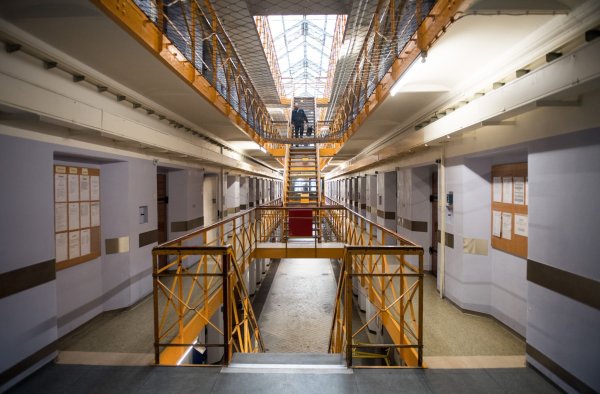 Blick in das Gefängnis Remscheid. (Archivfoto) - © Bernd Thissen/dpa