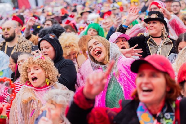 In Köln und anderen rheinischen Hochburgen hat der Karneval begonnen. - © Rolf Vennenbernd/dpa