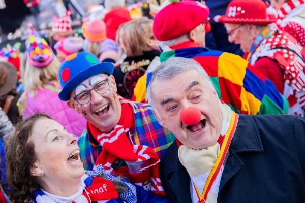 NRW-Innenminister Herbert Reul (CDU) glaubt, dass Großveranstaltungen wie der Straßenkarneval zunehmend komplizierter werden für die Sicherheitsbehörden. - © Rolf Vennenbernd/dpa