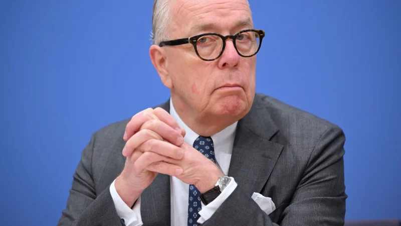 &Auml;rztepr&auml;sident Klaus Reinhardt w&auml;hrend einer Pressekonferenz. - &copy; Soeren Stache/dpa