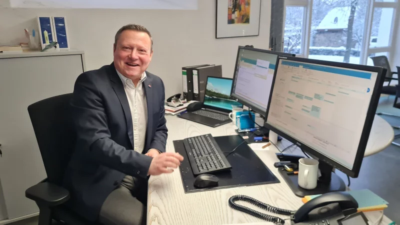 Sein Terminkalender f&uuml;llt sich quasi von selbst: Schieder-Schwalenbergs B&uuml;rgermeister Marco M&uuml;llers f&uuml;hlt sich anscheinend ganz wohl in seinem neuen Wirkungskreis. - &copy; Marianne Schwarzer