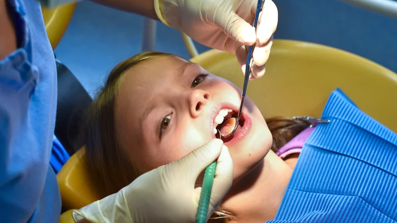 Der Zahnarztbesuch ist wichtig, auch f&uuml;r Kinder mit Milchz&auml;hnen. Doch nur die H&auml;lfte der Kinder bis neun Jahren geht in NRW auch dorthin. - &copy; picture alliance / dpa