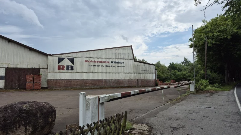 Damit das Gel&auml;nde der alten Ziegelei einer anderen Nutzung zugef&uuml;hrt werden kann, ist eine Bauleitplanung der Gemeinde erforderlich. - &copy; Lorraine Brinkmann