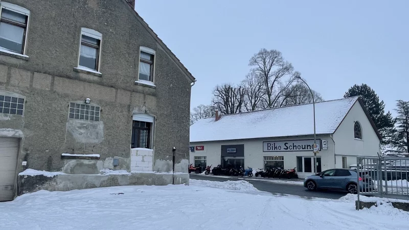 Auf dem gegen&uuml;berliegenden Grundst&uuml;ck der Alten Molkerei m&ouml;chte sich die Bike Scheune in Belle erweitern. - &copy; Silke Buhrmester
