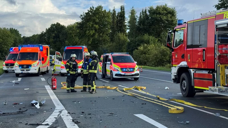 Auf der Ostwestfalenstra&szlig;e bei Maspe hat sich ein schwerer Unfall ereignet. - &copy; Feuerwehr Blomberg