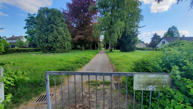 Der Zugang zur Haydnstraße soll erhalten bleiben. Er wird laut Gemeinde regelmäßig genutzt. - © Lorraine Brinkmann