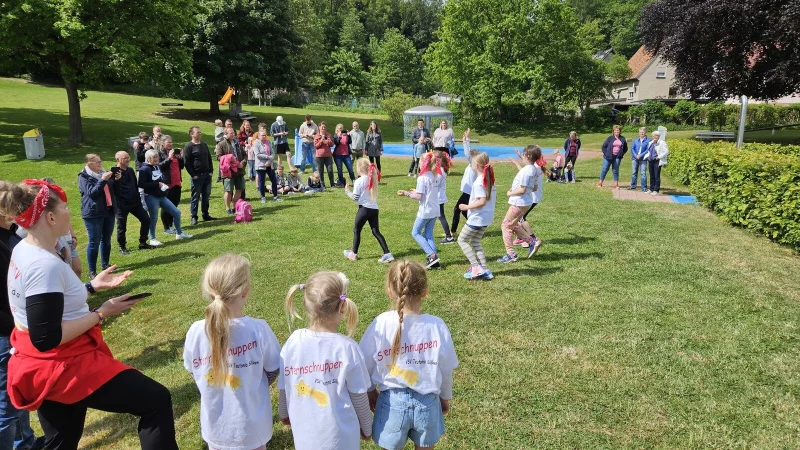 Zum Saisonstart fanden im Freibad einige Aktionen statt. - © Bildrechte: Freibadverein Laßbruch