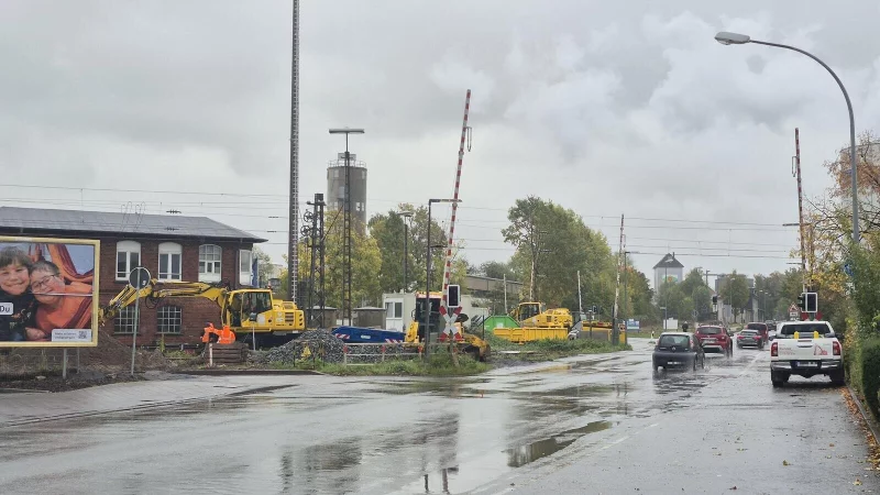 Noch ist der Bahn&uuml;bergang "Heidensche Stra&szlig;e" offen. - &copy; Lorraine Brinkmann