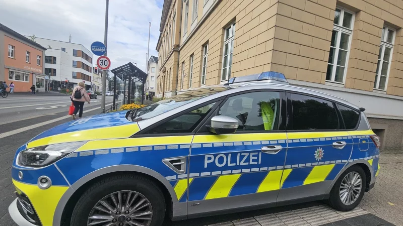 Am letzten Prozesstag rund um den Fall einer in ihrer Badewanne getöteten Salzuflerin herrschen strenge Sicherheitsvorkehrungen. Bei den vergangenen Verhandlungstagen hatte es Tumulte zwischen Angehörigen gegeben. - © Janet König