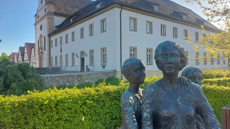 Die Kirchengemeinde ist mit dem Lügder Kloster übefordert. Zu hoch sind die Kosten für das Gebäude. - © Michaela Weiße
