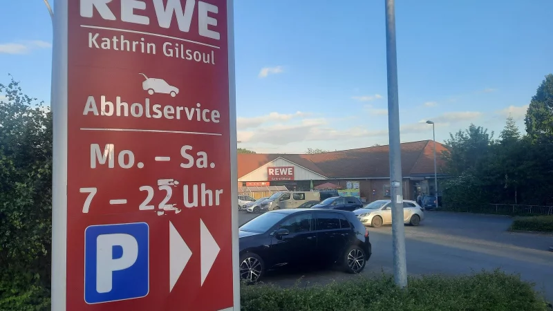Der Rewe-Markt an der Lemgoer Stra&szlig;e ist zu klein, bem&auml;ngelt das Unternehmen. Ein Neubau soll her. - &copy; Lorraine Brinkmann