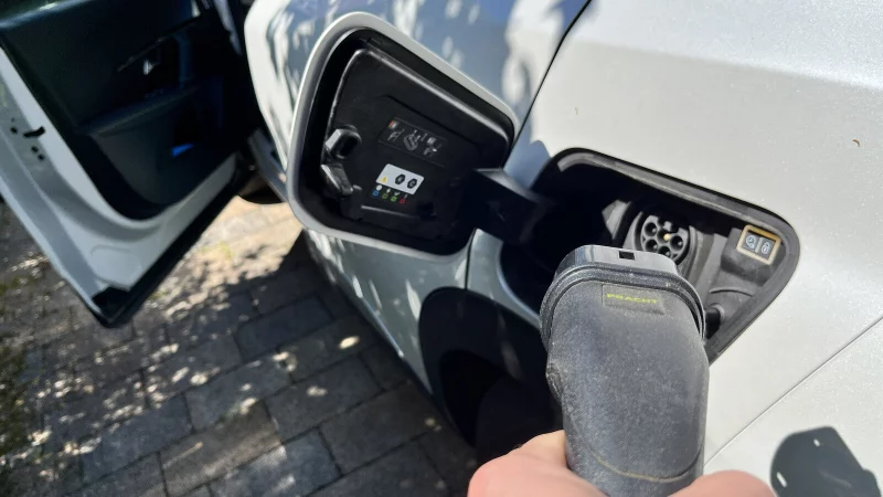 Viele Lemgoer laden ihr E-Auto an der heimischen Wallbox. - © Till Brand