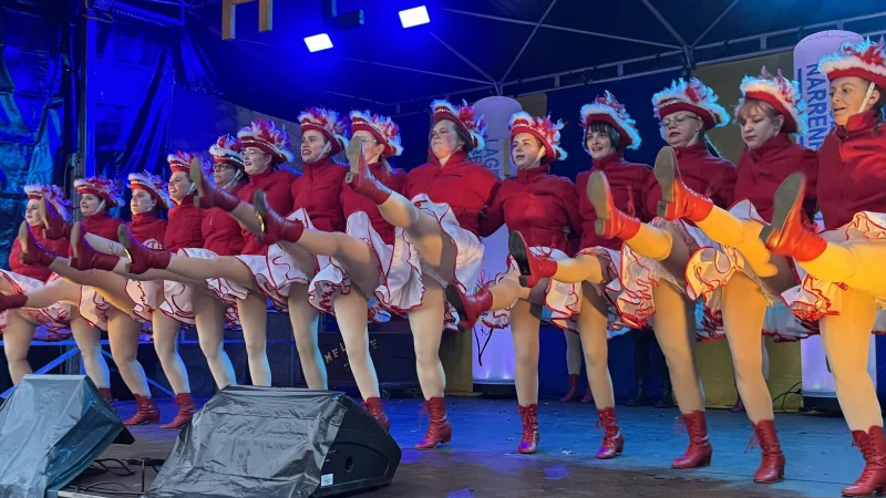 Die Lagenser haben am Samstag auf dem Marktplatz die n&auml;rrische Session er&ouml;ffnet. - &copy; Sandra Castrup