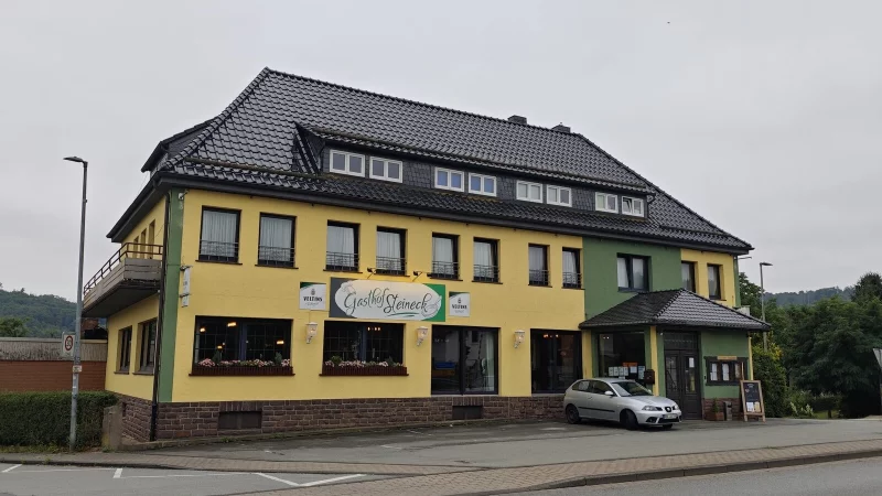 Wie es mit dem Gasthof Steineck k&uuml;nftig weitergeht, h&auml;ngt davon ab, ob sich ein K&auml;ufer f&uuml;r das Geb&auml;ude findet. Aktuell steht es zum Verkauf. - &copy; Svenja Ludwig