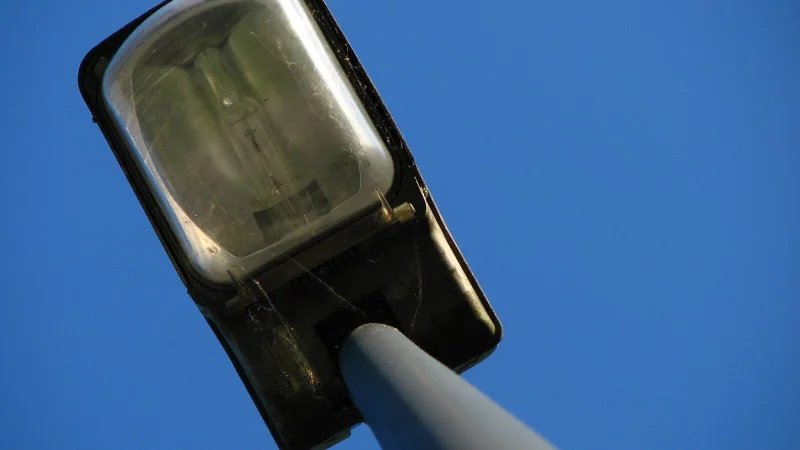 Die bislang ausgefallenen Stra&szlig;enlaternen in Horn-Bad Meinberg leuchten wieder. - &copy; Symbolbild: Pixabay/Didgeman