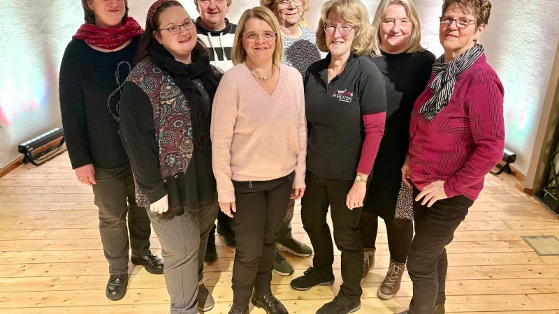 Der neue Vorstand: Annette L&ouml;scher (Pressewartin), Janet Reimann (2. Kassiererin), Birgit Nabben (stellv. Schriftf&uuml;hrerin), Michaela Krupke (1. Vorsitzende), Conny Eberhardt (3. Vorsitzende), Monika Rothg&auml;nger (1. Kassiererin), Bettina Benning (2. Vorsitzende), Conni B&ouml;ske (Schriftf&uuml;hrerin, von links). - &copy; Lips in motion