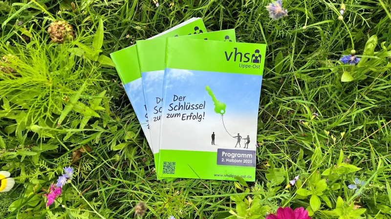 Die VHS Lippe-Ost stellt ihr neues Semesterprogramm vor. - © VHS Lippe-Ost