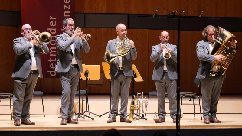 Facettenreiches Programm auf höchstem Niveau. Spanisch Brass mit Indalecio Bonet (Posaune), Carlos Benetó (Trompete), Manolo Péréz (Horn), Juanjo Serna (Trompete) und Sergio Finca (Tuba) begeistert im Konzerthaus (von links). - © Thomas Krügler