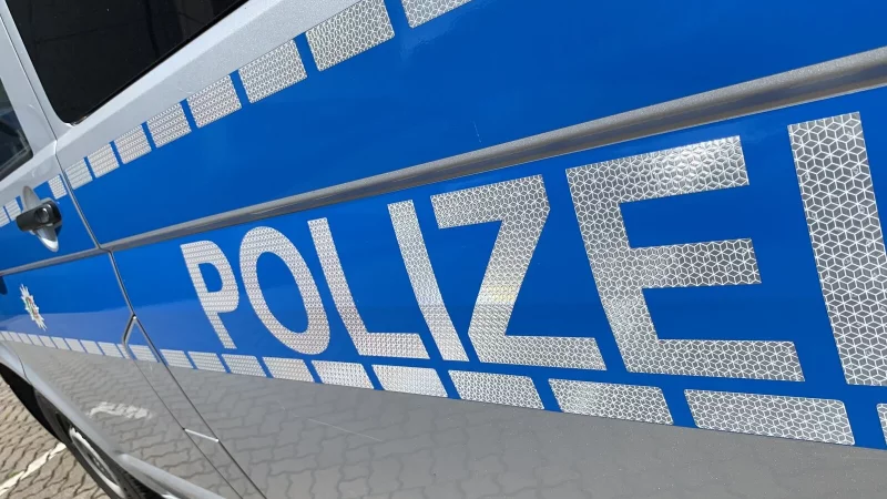 Aufgeheizte Stimmung herrschte am Flughafengel&auml;nde im Kreis Paderborn - dort kam es zu Streit zwischen zwei Gruppen. - &copy; Jens Reddeker