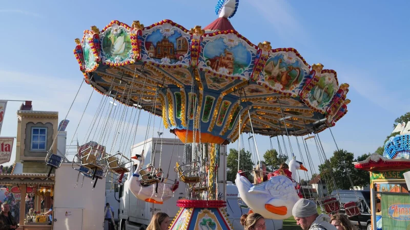 Reinholdi-Markt 2025 wurde am Donnerstag bei sch&ouml;nstem Wetter er&ouml;ffnet. - &copy; Thomas Kr&uuml;gler