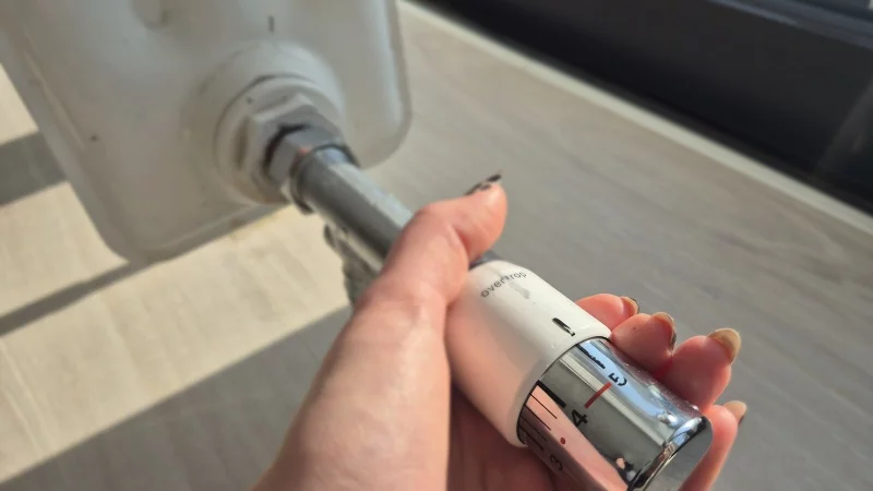 Die Heizung ist aufgedreht, warm wird sie allerdings nicht. Eine unangenehme Situation. - &copy; Symbolbild: Lorraine Brinkmann