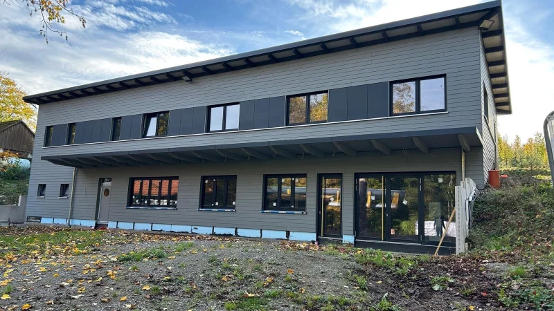 Fast fertig: Das neue Domizil der Freilichtb&uuml;hne Bellenberg erweitert die M&ouml;glichkeiten des Ensembles. Dort kann k&uuml;nftig auch im Winter geprobt werden. - &copy; Freilichtb&uuml;hne Bellenberg