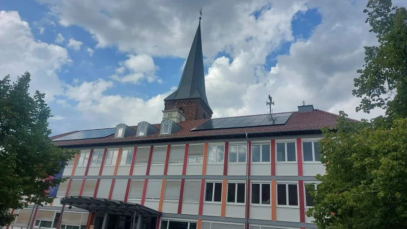 Frischer Wind zieht ins Lügder Rathaus ein: Einige neue Gesichter kommen in der kommenden Wahlperiode in den Rat hinzu. Mit den Grünen wird künftig auch eine neue Fraktion vertreten sein. - © Archivfoto: Michaela Weiße