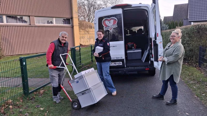 700 Smoothies wurden vom W&auml;rmebusteam abgeholt. - &copy; Malteser Lage/Lippe