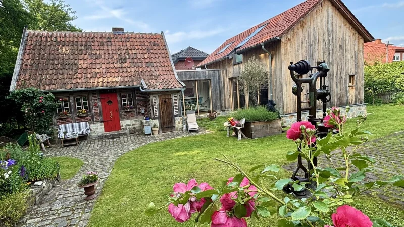 Zum Tag der Architektur zeigen Malte Rinkens und Beate Rolf in Westenholz ihr au&szlig;ergew&ouml;hnliches Doppel-Haus, das mit dem Architekturb&uuml;ro Gr&ouml;ne entstanden ist. - &copy; Jens Reddeker