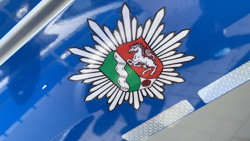 Symbolbild, Themenbild Polizei Streifenwagen Blaulicht Kriminalit&auml;t Unfall - &copy; Symbolbild: Jens Reddeker