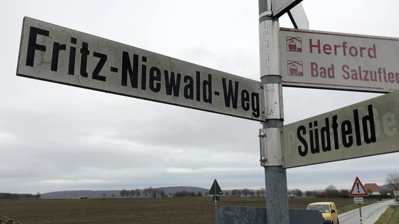 Der Fritz-Niewald-Weg wird für eine neue Anbindung des Südfelds zu einem Kreisel auf der Lockhauser Straße verschwenkt. - © Sven Kienscherf