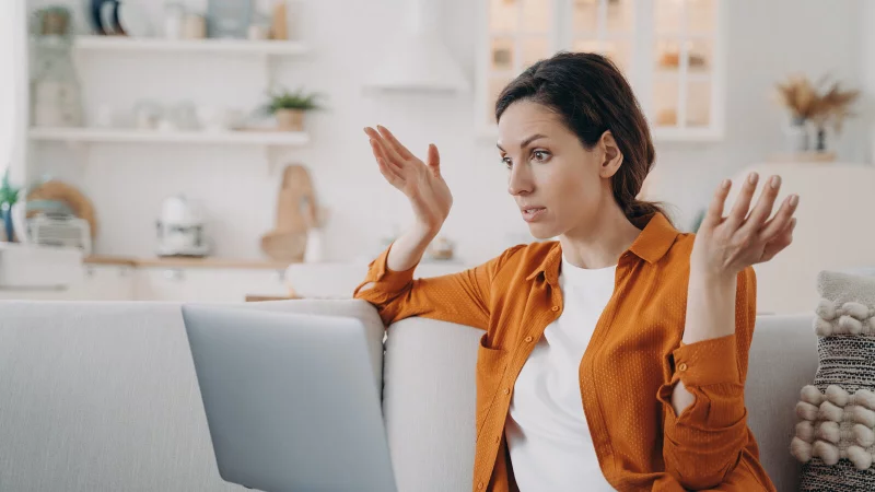 Verbrauchsch&uuml;tzer warnen vor teuren Online-Diensten f&uuml;r Nachsendeauftrag, Rundfunkbeitrag und Co. - &copy; Verbraucherzentrale NRW