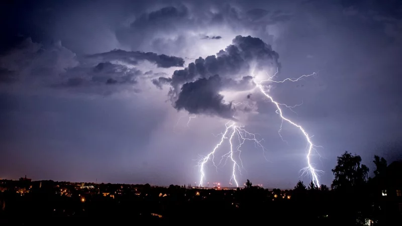 In OWL sind im vergangenen Jahr mehr als 3.500 Blitze eingeschlagen. - &copy; Florian Gaertner/dpa-Zentralbild
